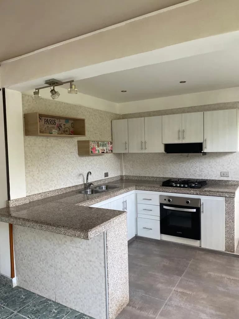 Apartamento en venta en El Limonar, Cali 2 habitaciones Parqueadero comunitario — foto 2
