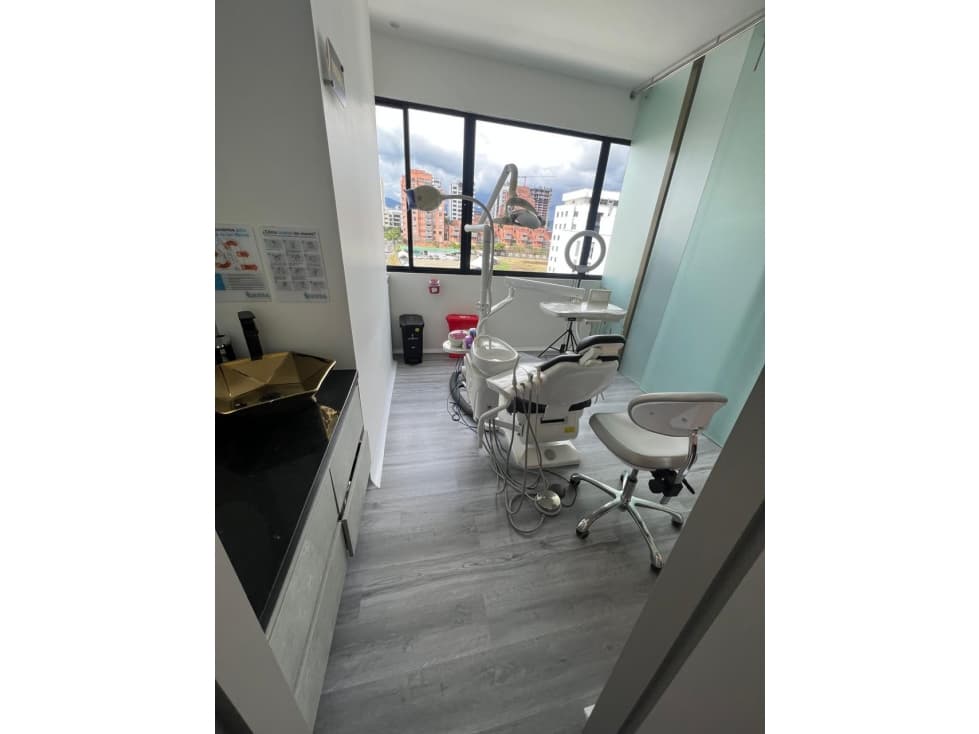 CONSULTORIO EN VENTA - SECTOR ÁLAMOS, EDIFICIO PREMIUM — foto 3