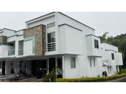 EN VENTA CASA ESQUINERA EN LA AV 30 DE AGOSTO PEREIRA