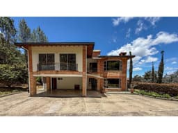 Casa para venta en Altos del Escobero en unidad cerrada