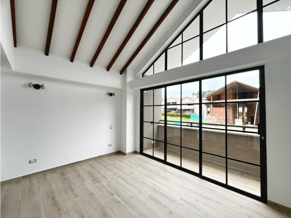 Casa de dos niveles para la venta en El Retiro — foto 2