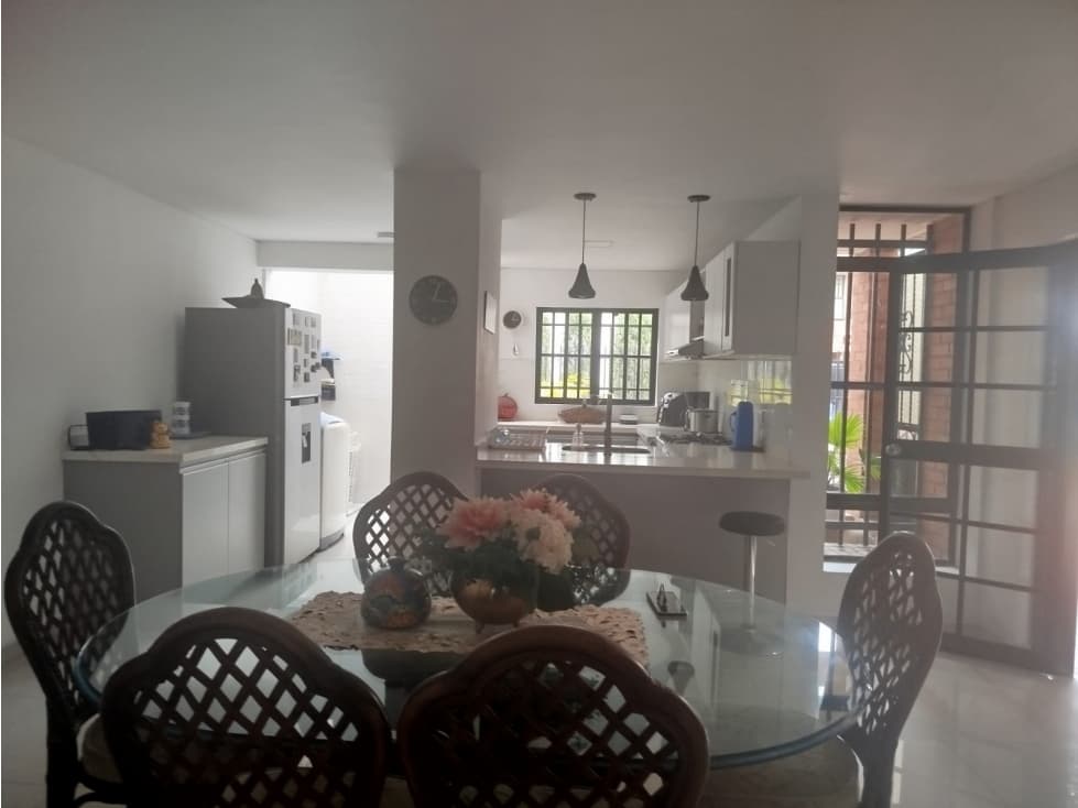 Casa Remodelada de 240 m2 , estudio , garaje , patio interior — foto 5