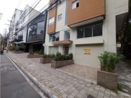 LOCAL ALAMEDA LAURELES