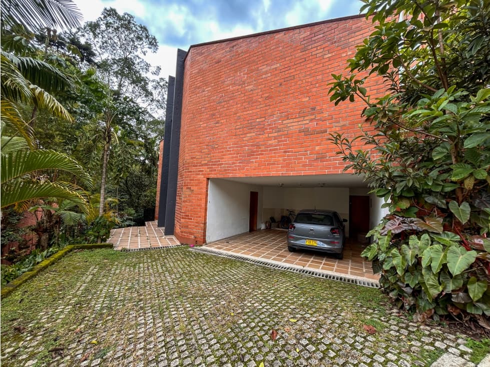 CASA DE 2 NIVELES EN LA TRANSVERSAL SUPERIOR — foto 2