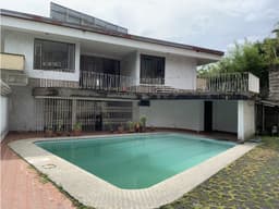 Venta de casa lote en la Aguacatala, para desarrollo comercial