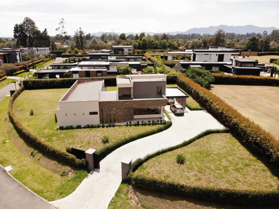 SE VENDE CASA FINCA EN LLANOGRANDE — foto 1