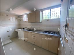 SE ARRIENDA APARTAMENTO EN EL CARMELO BELLO.