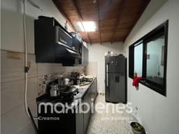 SE ARRIENDA CASA EN SAN JOSE OBRERO BELLO.