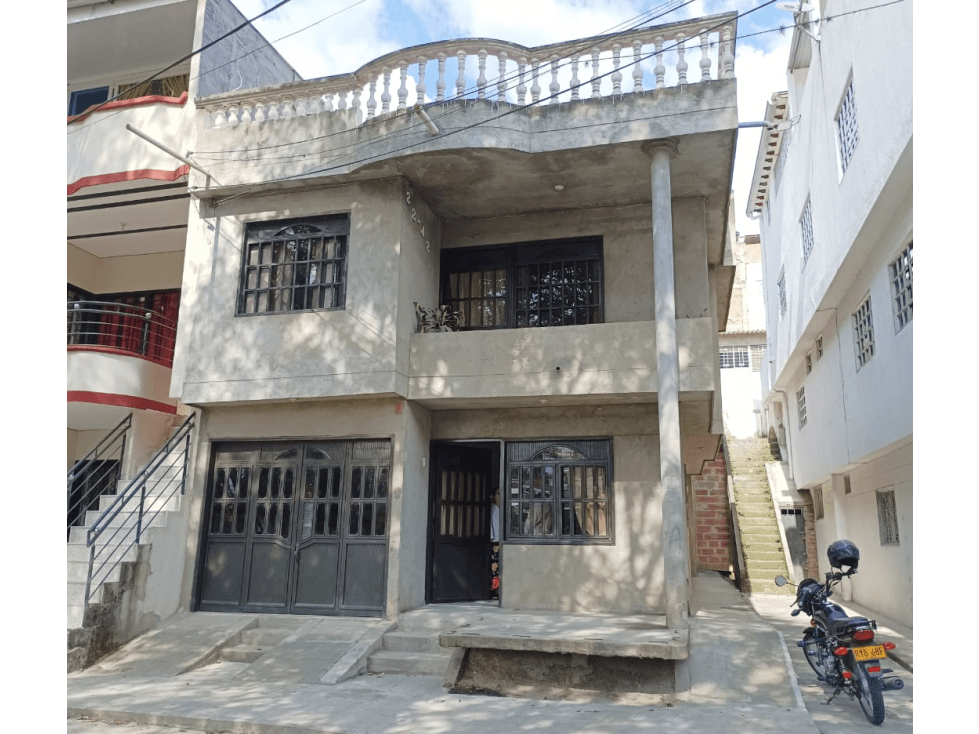 CASA DE DOS PISOS EN VENTA BARRIO BRUSELAS — foto 1