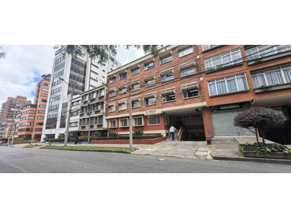 SE VENDE OFICINA EN CHAPINERO — foto 1