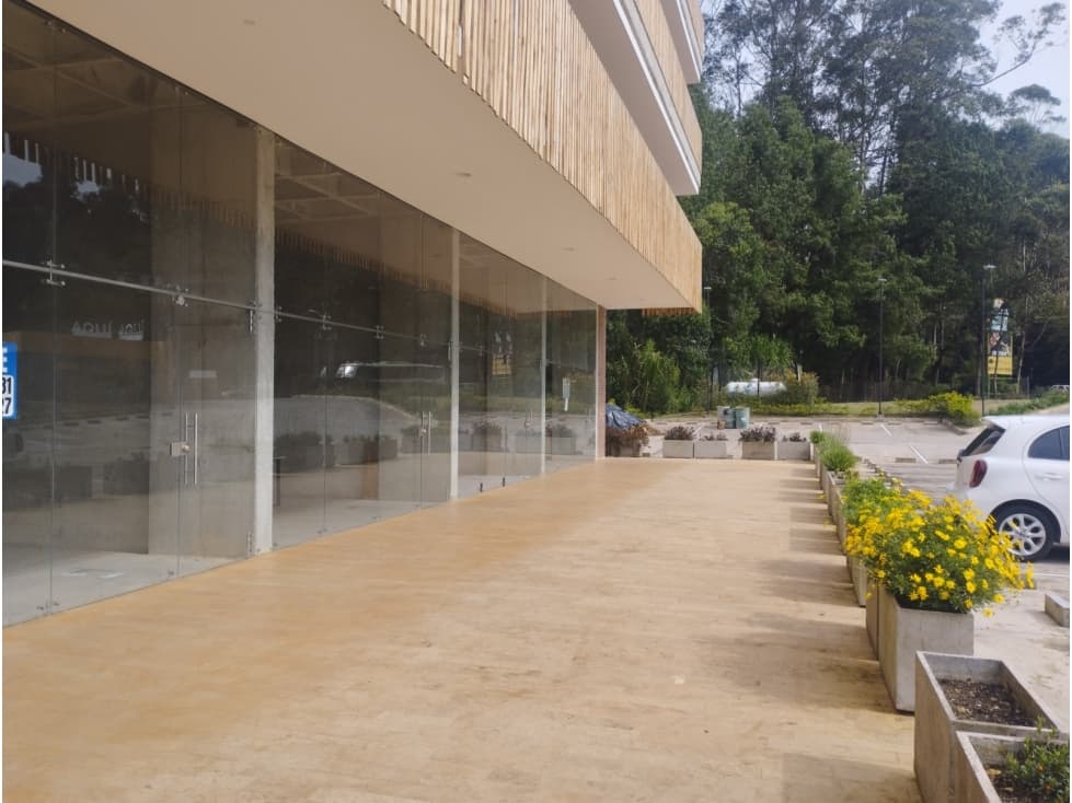 Venta de local comercial en El Retiro (obra gris) — foto 1