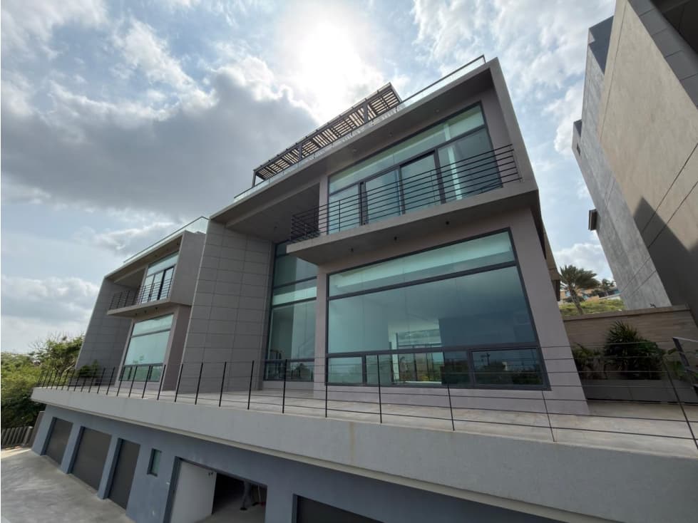 VENTA DE CASA EN ALTOS DE PRADOMAR — foto 1