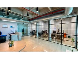 VENTA DE OFICINA AMOBLADA EN CENTRO EMPRESARIAL