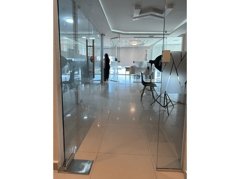 VENTA DE OFICINA TORRE EMPRESARIAL LAS AMERICAS — foto 2