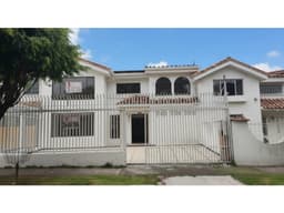 VENDO LINDA CASA EN PONTEVEDRA! PRECIO NEGOCIABLE! ESCUCHAN OFERTAS!!