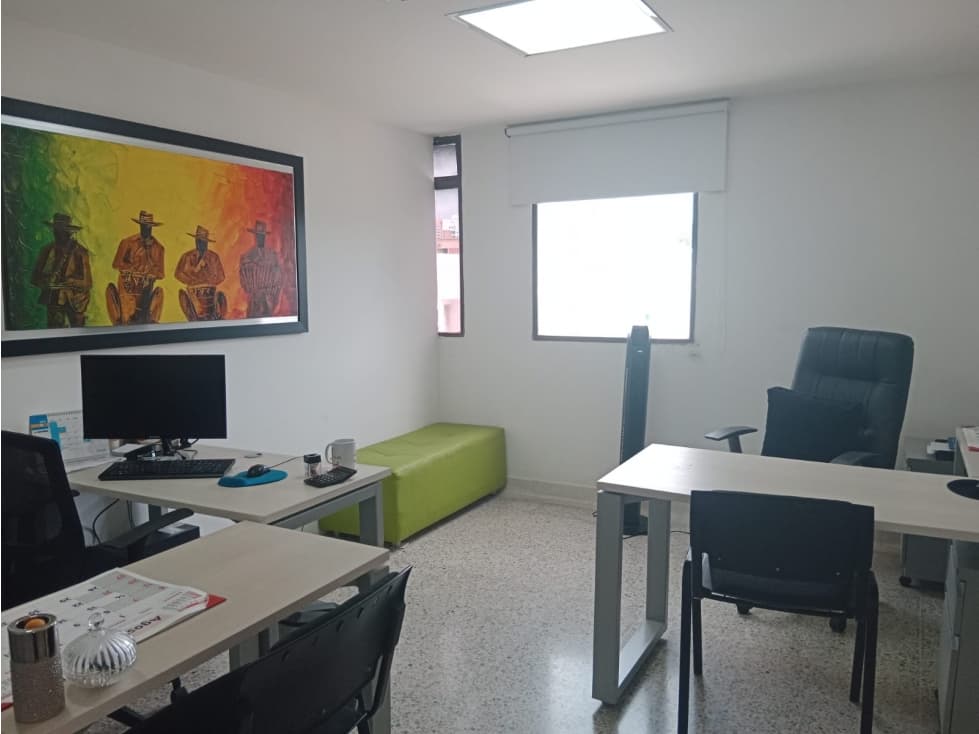 SE VENDE AMPLIA OFICINA AMOBLADA — foto 4