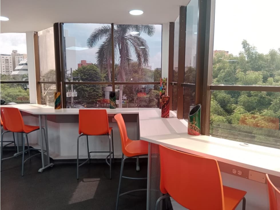 SE VENDE AMPLIA OFICINA AMOBLADA — foto 5
