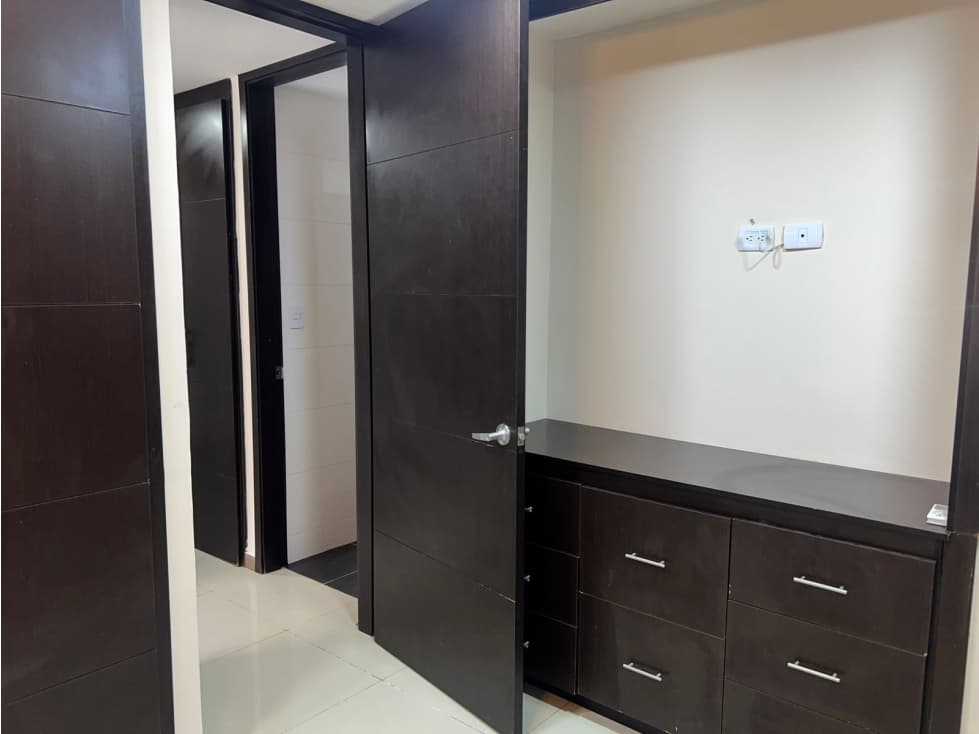 SE VENDE AMPLIO APARTAMENTO EN PRIMER PISO — foto 6
