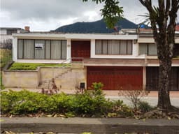 AMPLIA CASA EN LIBANO , TOLIMA, EN VENTA VALOR NEGOCIABLE