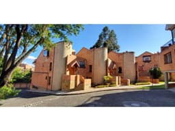 Bogota, vendo casa esquinera en gratamira salamanca area 300 mts
