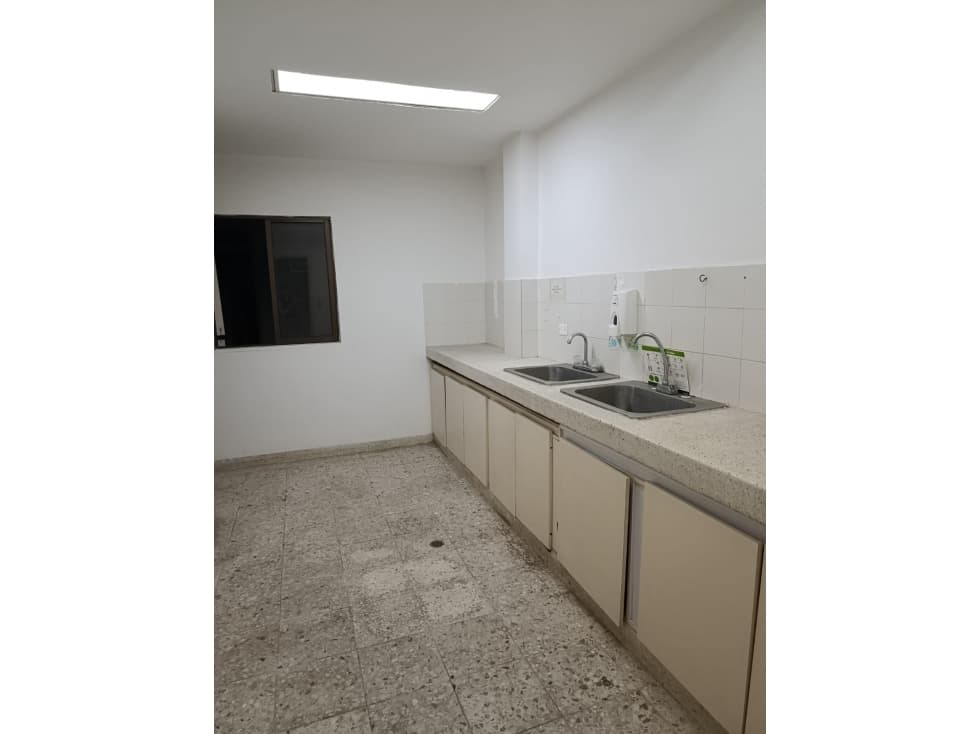 VENDO INMUEBLE DE SALUD ZONA VERSALLES — foto 5