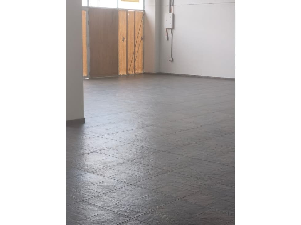 LOCAL 250 M2 ALQUILA EN GRANADA NORTE CALI — foto 3