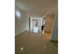 Apartamento piso 4 con amplio balcon-Los Colores