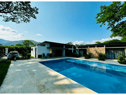 Casa campestre piscina privada condominio Sopetran