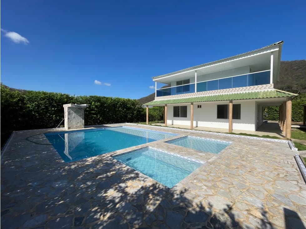 Venta de casa estilo campestre en Bahía Concha — foto 1