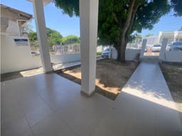 Se arrienda casa amplia comercial en barrio El Prado.