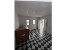 Se arrienda casa comercial en el Barrio Boston.