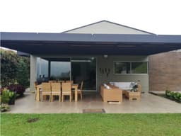 CASA EN EL RETIRO EN CONJUNTO CERRADO