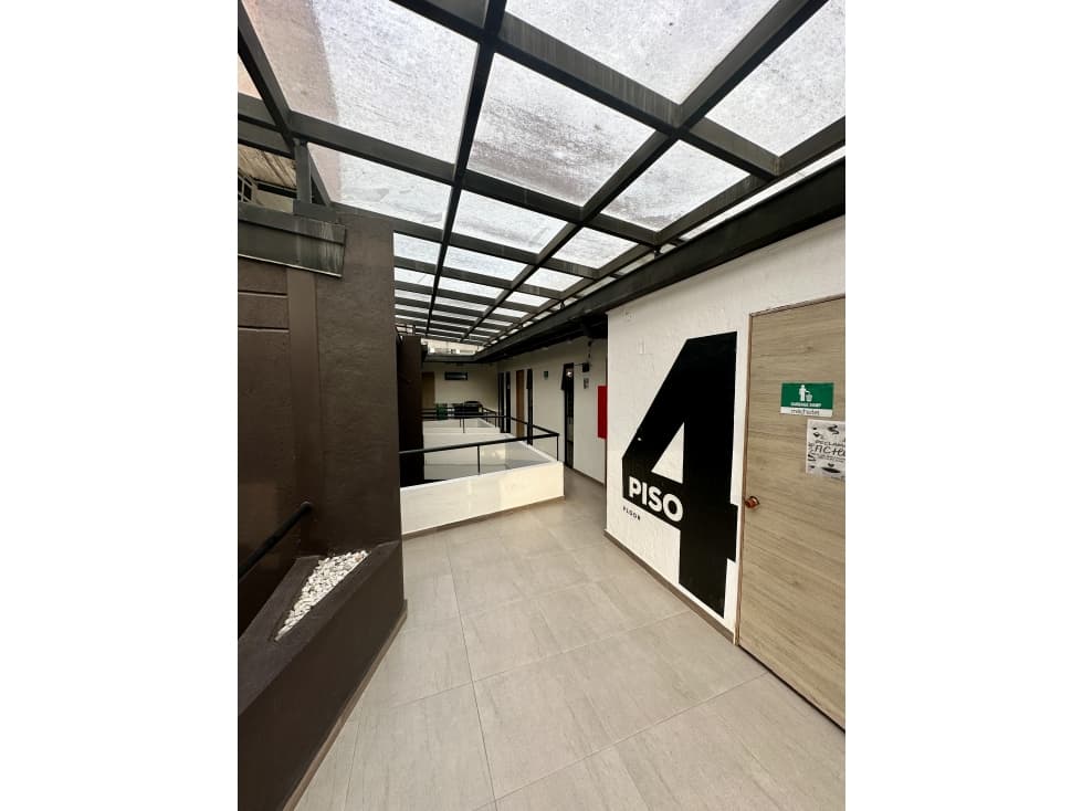 Edificio con uso hotelero en venta Laureles la 70 Medellin — foto 1