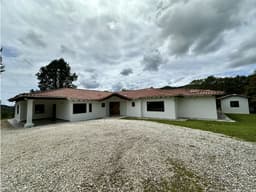Venta de Casa Campestre Envigado Variante Aeropuerto
