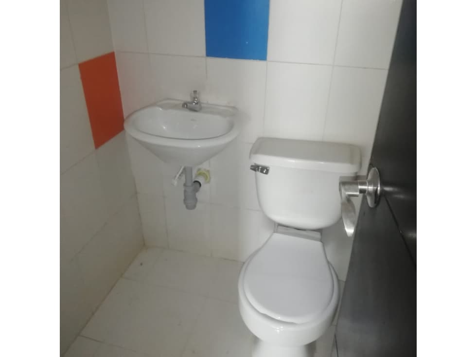LOCAL EN EL BARRIO COLON — foto 4