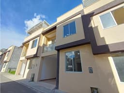 CASA EN VENTA EN CONJUNTO MONTENEGRO QUINDIO