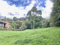 LOTE EN EXCLUSIVA PARCELACION CON VISTA A LA CIUDAD !