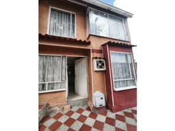 SE VENDE CASA UBICADA EN LA URBANIZACIÓN DE ZARAZOTA