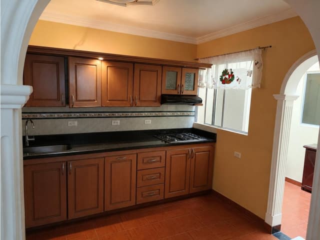 SE VENDE CASA 2 PISO EN SANTA LUCIA