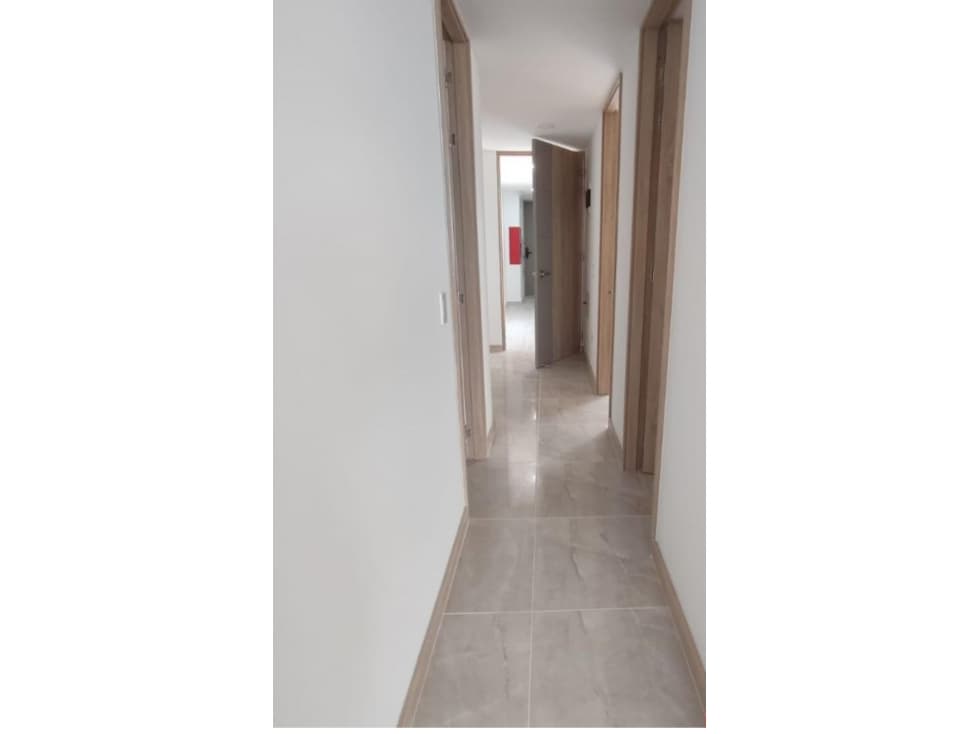 SE VENDE HERMOSA APARTAMENTO EN ENVIGADO CENTRAL — foto 4