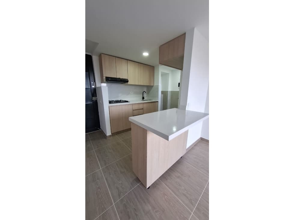 ARRIENDO ESPECTACULAR APARTAMENTO EN ITAGUI CENTRAL — foto 3
