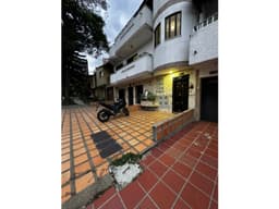 SE ARRIENDA BELLA CASA EN SIMON BOLIVAR