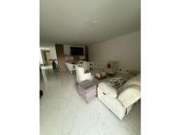 Se vende casa de 3 pisos en los Colores