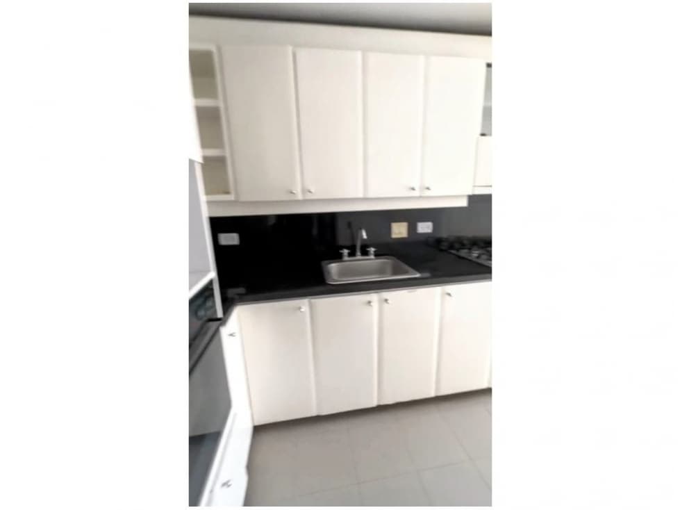 APARTAMENTO EN VENTA EN LAURELES SEGUNDO PISO CON TERRAZA — foto 5