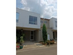 VENTA DE CASA EN CONDOMINIO EN CIUDAD COUNTRY, JAMUNDI 593.