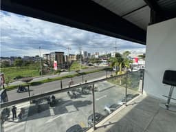 VENDO LOCAL #39 MALL CENTENARIO