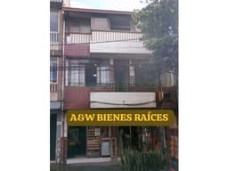 VENDO CASA DE TRES PISOS CON LOCALES EN EL CENTRO DE PEREIRA