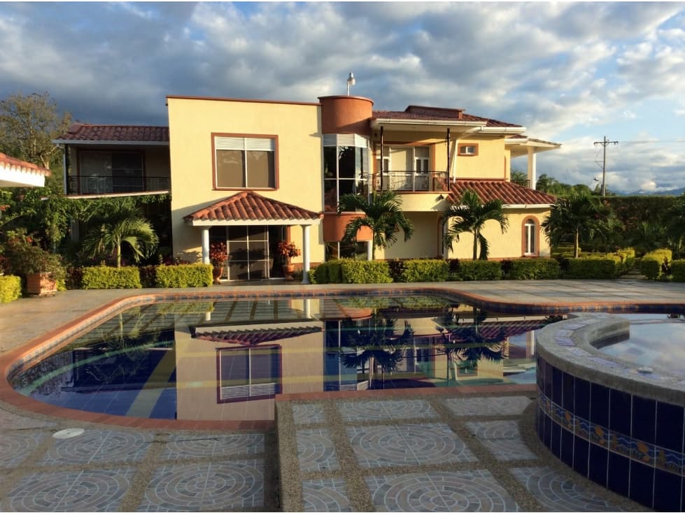 VENTA DE HERMOSA CASA CAMPESTRE ZONA EL CAIMO — foto 4