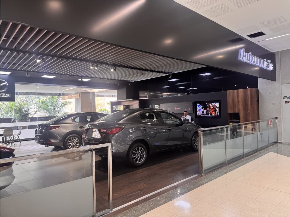 LOCAL COMERCIAL RENTANDO PARA VENTA EN CENTRO COMERCIAL LYC — foto 1