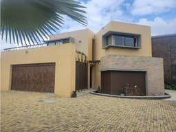 VENTA CASA DE LUJO - PARCELACIÓN SANTA MARIA LLANOGRANDE CON COLEGA
